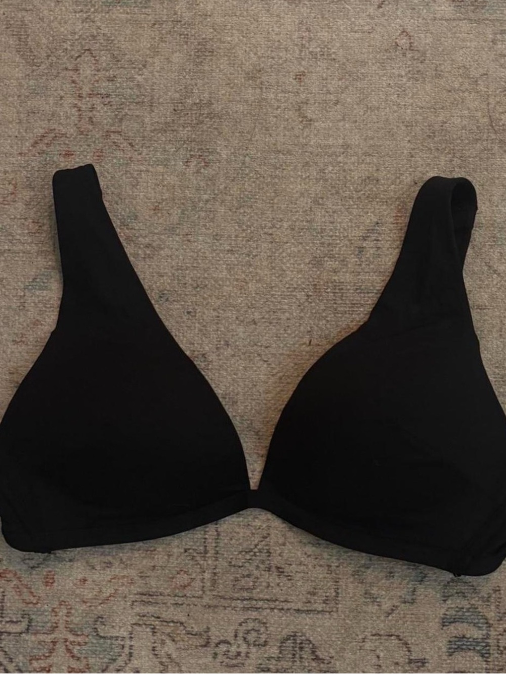H&M push-up black bikini top 🖤
34D no flaws